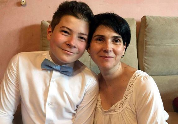 AJUTĂM ȘI NOI? O SECUNDĂ durează să DISTRIBUIM. MAMA cere AJUTOR pe Facebook. Un elev de 15 ani, e de negasit. Dat în URMĂRIRE GENERALĂ.