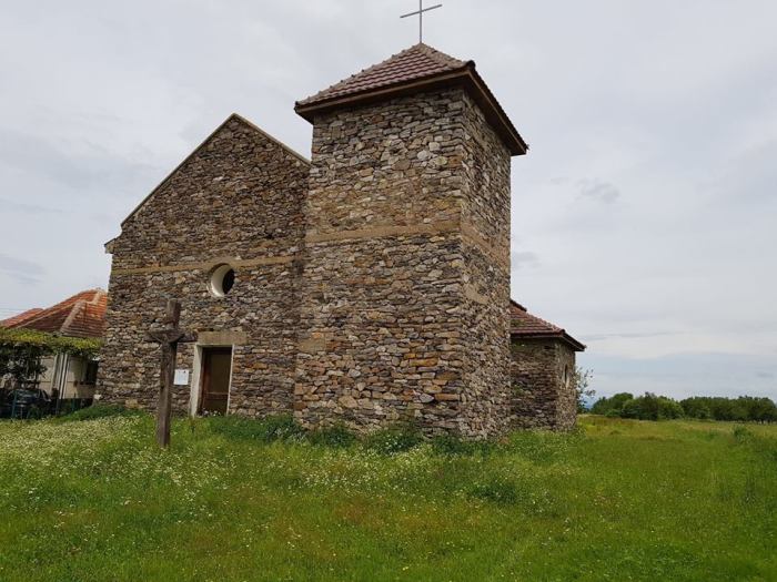 Biserica Nemţilor din Bătarci, o comoară arhitectonică neglijată şi despre care puţină lume ştie