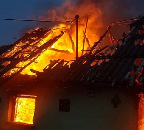 FOTOGALERIE. Incendiu VIOLENT în județ. De la ce a pornit PRĂPĂDUL