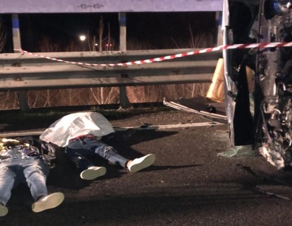 FOTO. CARNAGIU. Patru  români, MORȚI într-un ACCIDENT cumplit în Italia. Fugeau de POLIȚIE