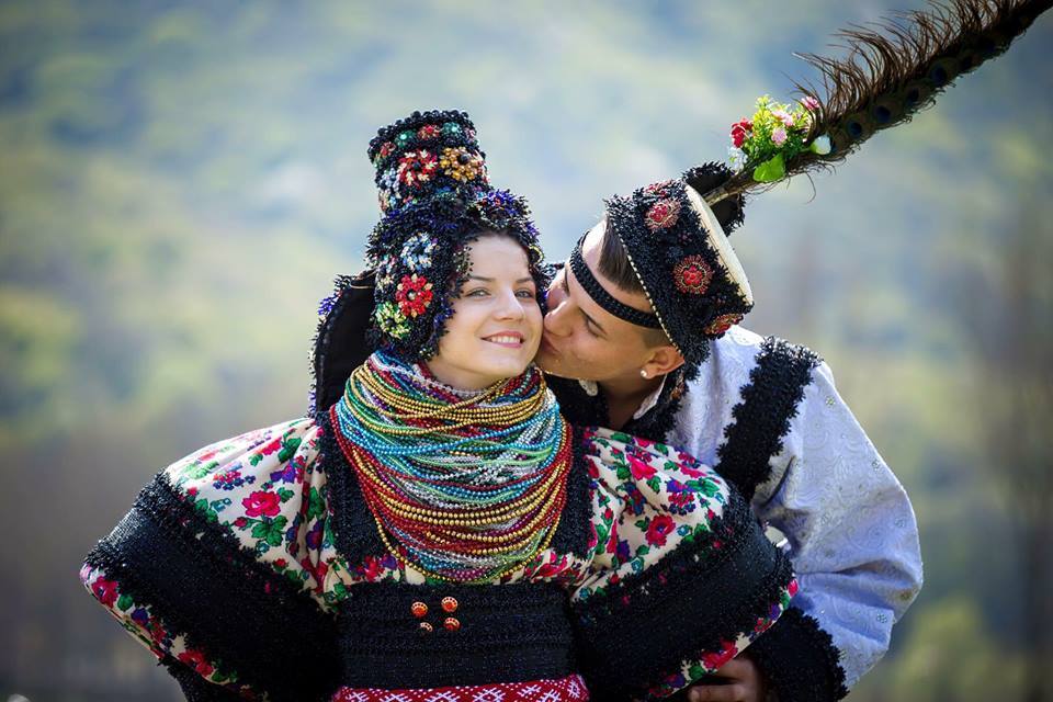 Angelina Ciorcaș : “Am moștenit talentul de la bunicul meu care a fost printre cei mai buni țâpuritori din Oaș!”