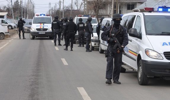 RAZIE de proporții la Satu Mare. Peste 120 de persoane legitimate și 25 REȚINUTE