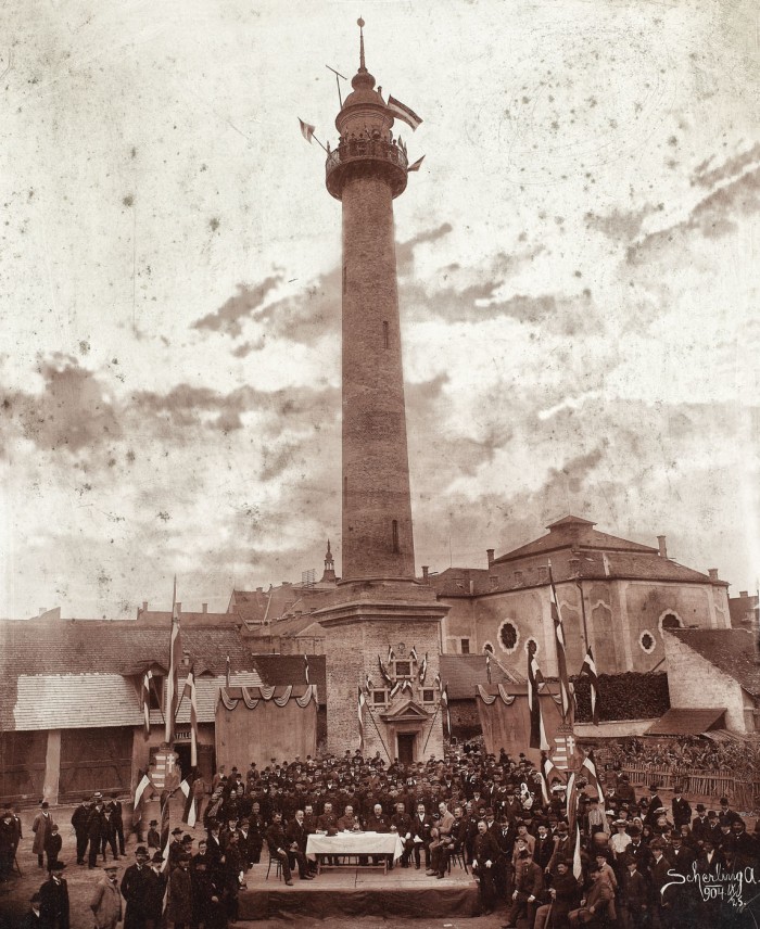 Fotografie făcută la inaugurarea Turnului Pompierilor scoasă la licitație