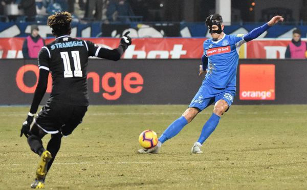 Gardoș a jucat cu masca pe figură!