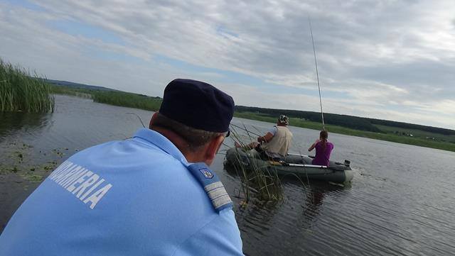 Jandarmii îi atenționează pe pescari. Despre ce e vorba