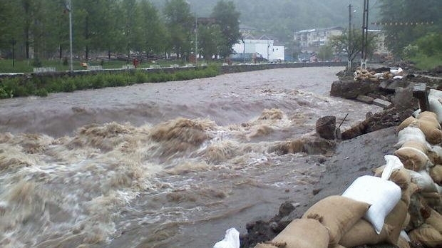 ALERTĂ. Cod portocaliu de INUNDAȚII în județ. Prefectul a convocat ședința CJSU