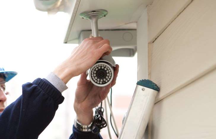 Te filmează patronul? Amenzi uriaşe pentru angajatorii care au camere video la locul de muncă