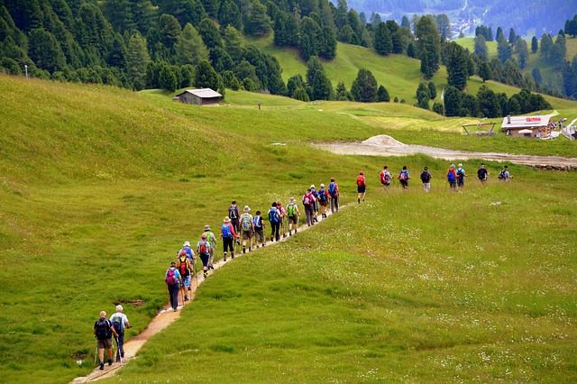 De ce sunt fascinaţi oamenii să facă  miraculosul pelerinaj pe drumul Camino de Santiago - 1.000 de kilometri pe jos până la mormântul Sfântului Iacob