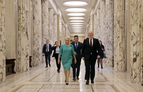 Timmermans şi Dăncilă au vorbit despre situaţia din justiţie şi măsuri concrete