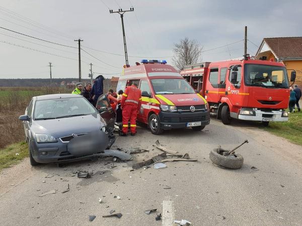 FOTOGALERIE. ACCIDENT GRAV. Două mașini implicate, două VICTIME la UPU