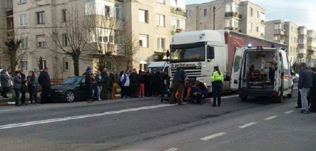 ACCIDENT MORTAL. Copil de 13 ani, STRIVIT  de un Tir. A DECEDAT pe loc. Ce spun polițiștii