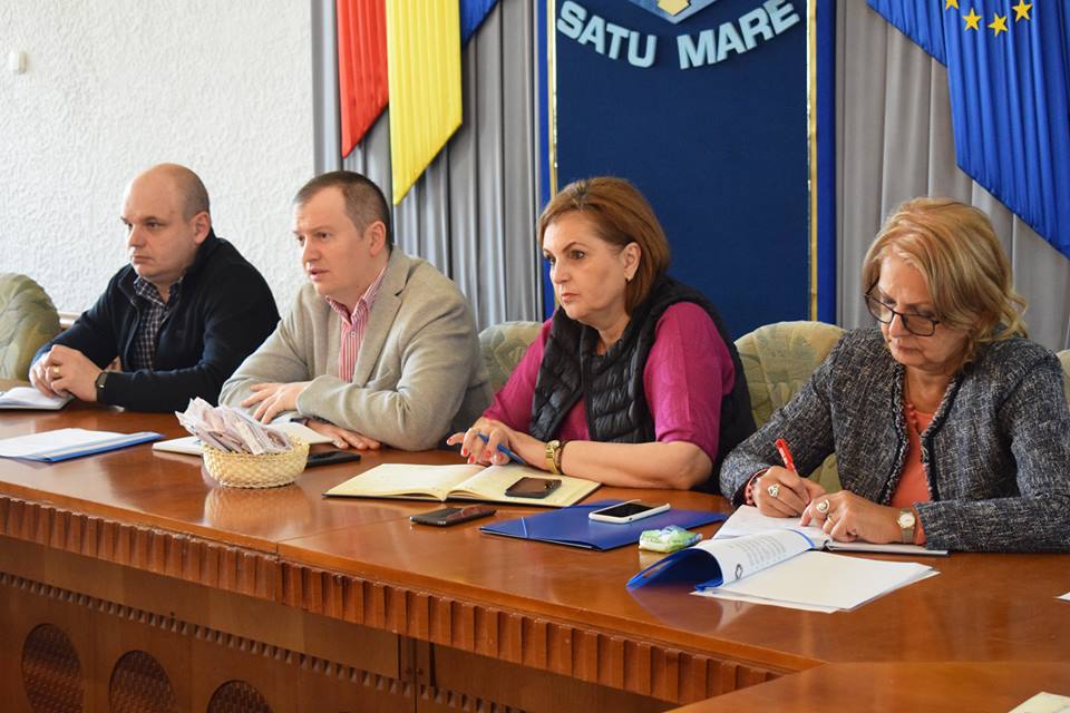 Sindicaliștii din sănătate și învățământ, în şedinţă la Prefectură