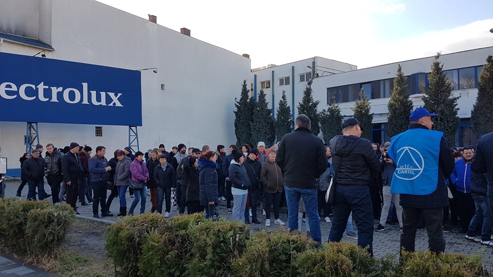 GREVA DE LA ELECTROLUX. După 17 zile de grevă: ”NU CEDĂM!”. Apar PROBLEMELE GRAVE. Nici ITM nu-i ajută
