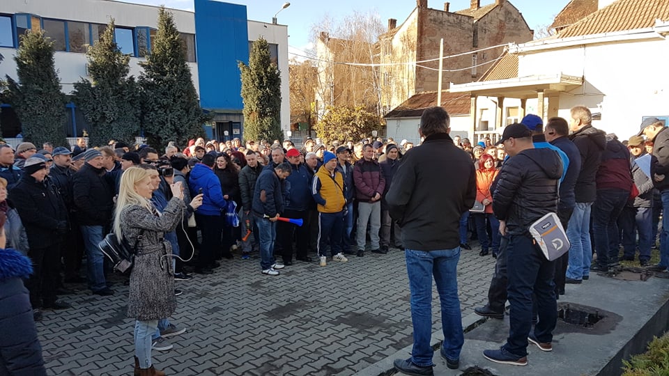 Greviștii de la Electrolux, încurajați să rămână uniți