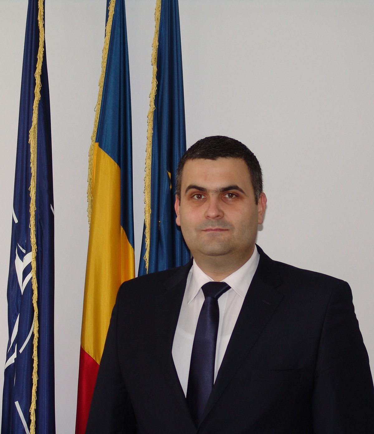 PREMIERĂ. Un sătmărean va CONDUCE cele mai PUTERNICE două MINISTERE din Guvernul României. Apărarea și Internele