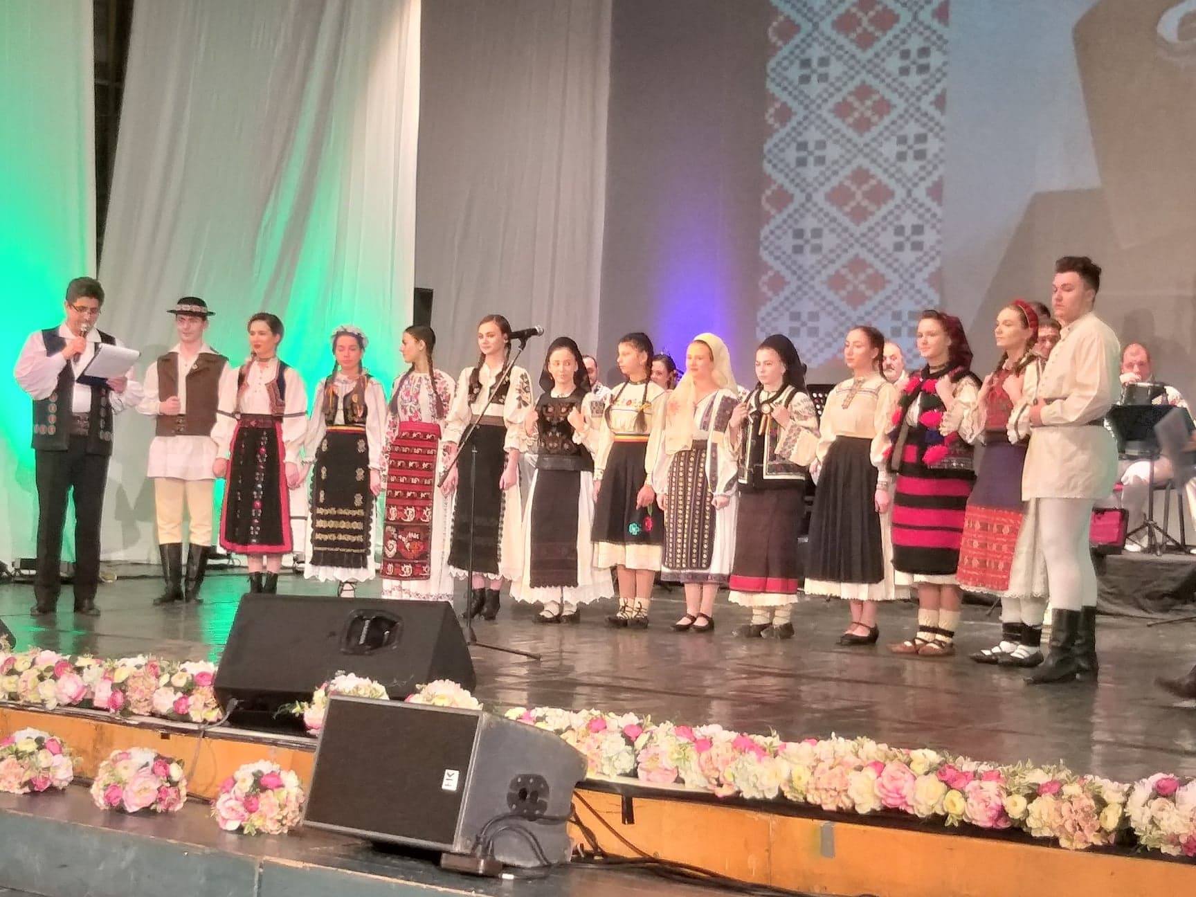 “Rozmarin în colţu’ mesii” festivalul concurs de folclor care a pus Sătmarul pe harta muzicii autentice populare din România