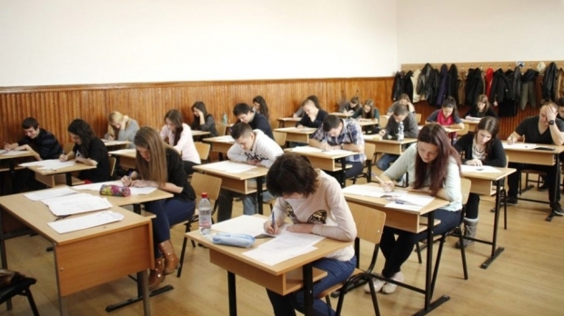 Unii elevi au dat foile goale la simularea de la Bac