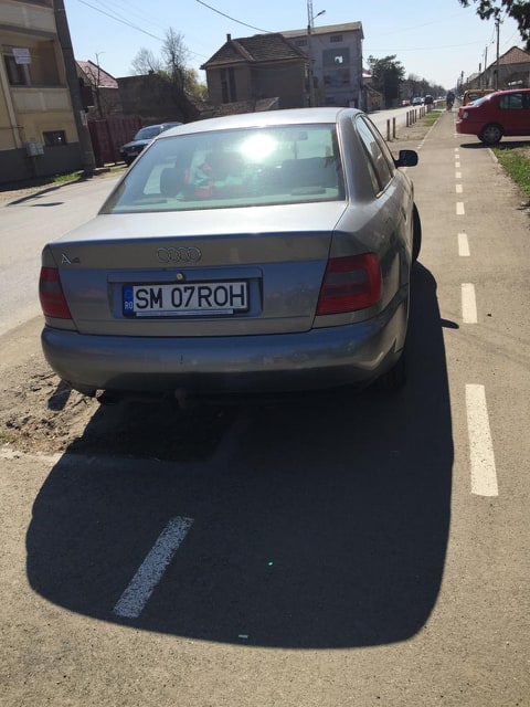 Parcări nesimțite pe pista de biciclete