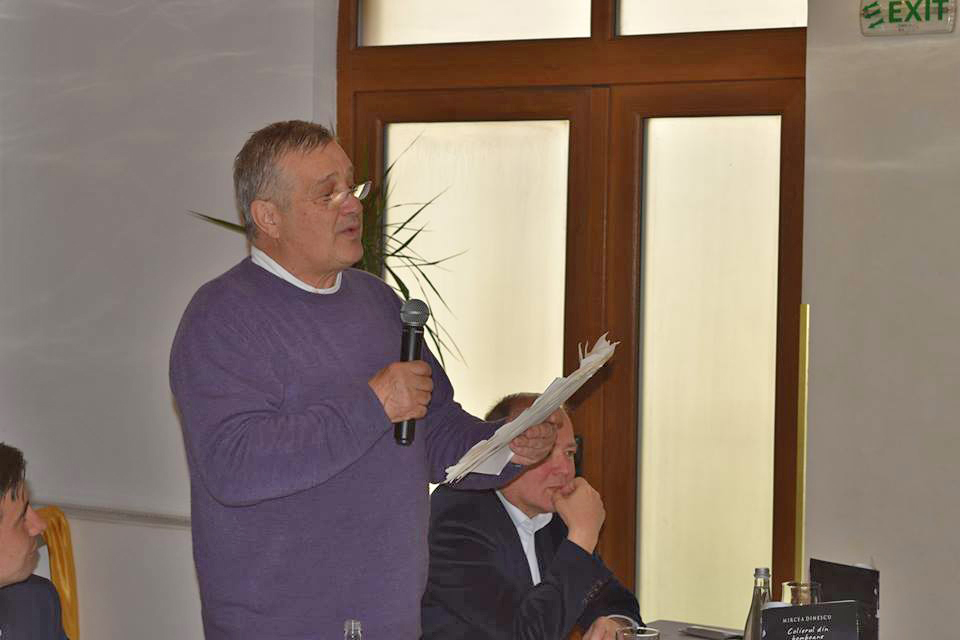 Mircea Dinescu și-a lansat la Satu Mare cartea ”Colierul din bomboane de colivă”