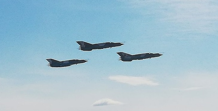 FOTO. SURPRIZĂ! MIG-uri pe cerul Sătmarului. Pentru ce se pregătesc piloții