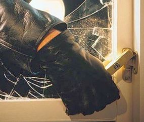 Mare atenție la uși! Hoți fură tot ce le cade în mână