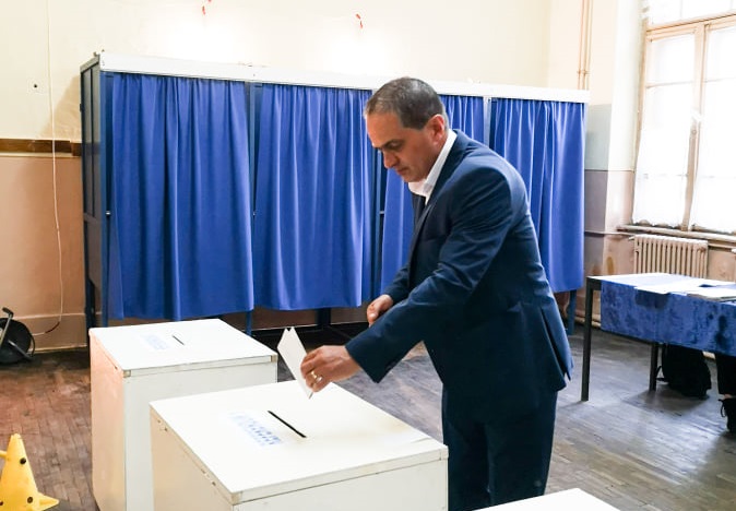 VIDEO/FOTO. Adrian Albu a votat pentru o viață mai bună