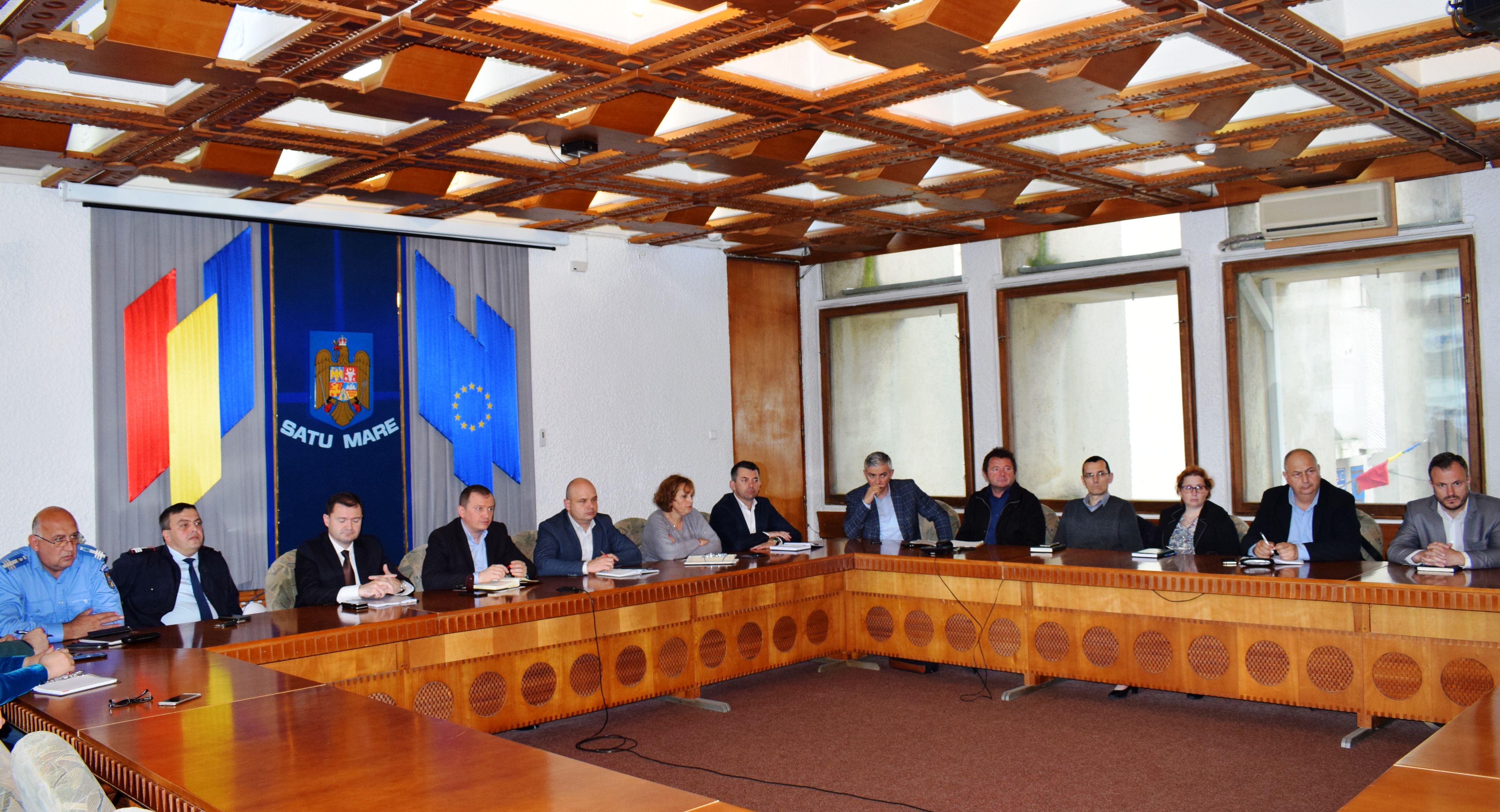 Peste 300 de mii de sătmăreni așteptați duminică la urne