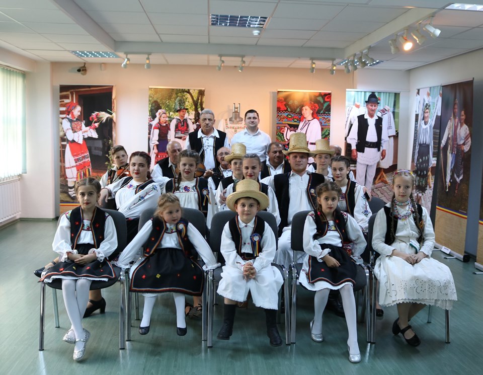 FOTOGALERIE. Ansamblul folcloric „Cetatea Codrului” din Ardud la „România în straie tradiționale”