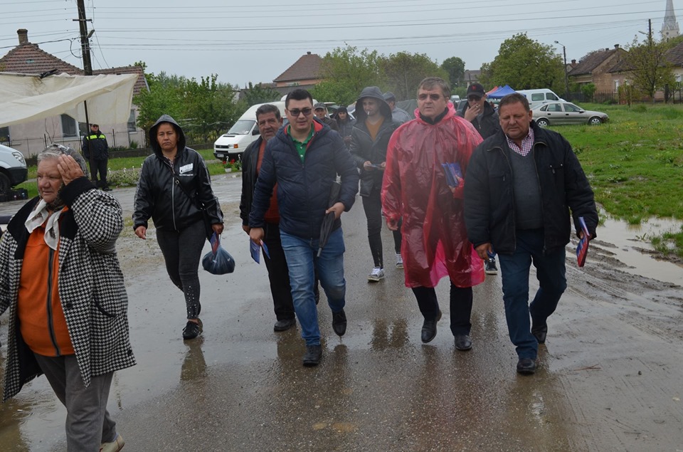 FOTOGALERIE. CAMPANIE. Echipa PSD, la târgul de țară de la Beltiug, localitate care se dezvoltă în Guvernarea PSD