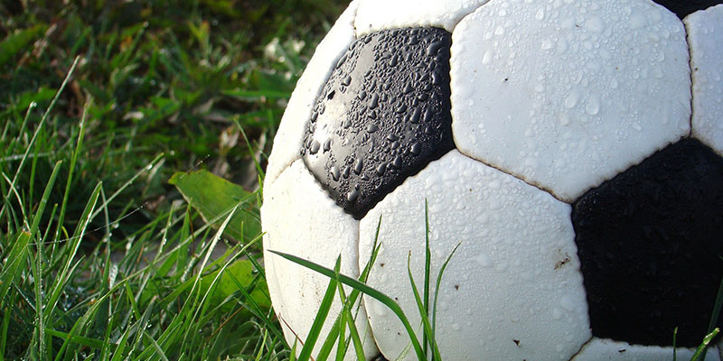 Ploaia dă peste cap fotbalul din judeţ. Vezi aici noul program!