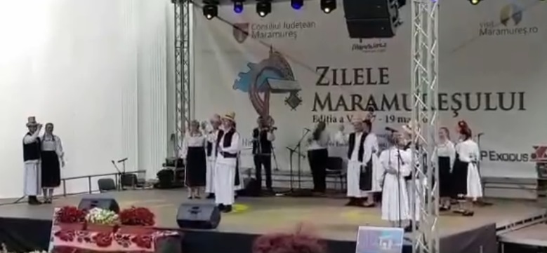 Ansamblul Folcloric “Doruri Sătmărene”, la festivalul folcloric „Flori din Maramureș”