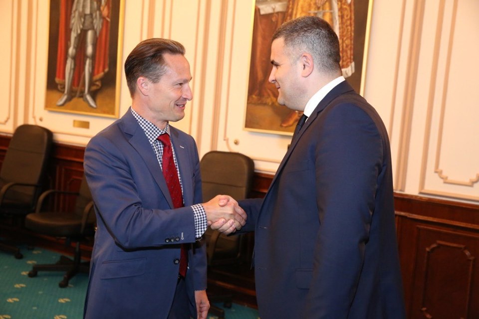 Ministrul Gabriel Leș, întâlnire cu președintele Consiliului de Afaceri Americano-Român:  ”Dezvoltarea Parteneriatului Strategic cu SUA reprezintă un obiectiv important al Guvernului”