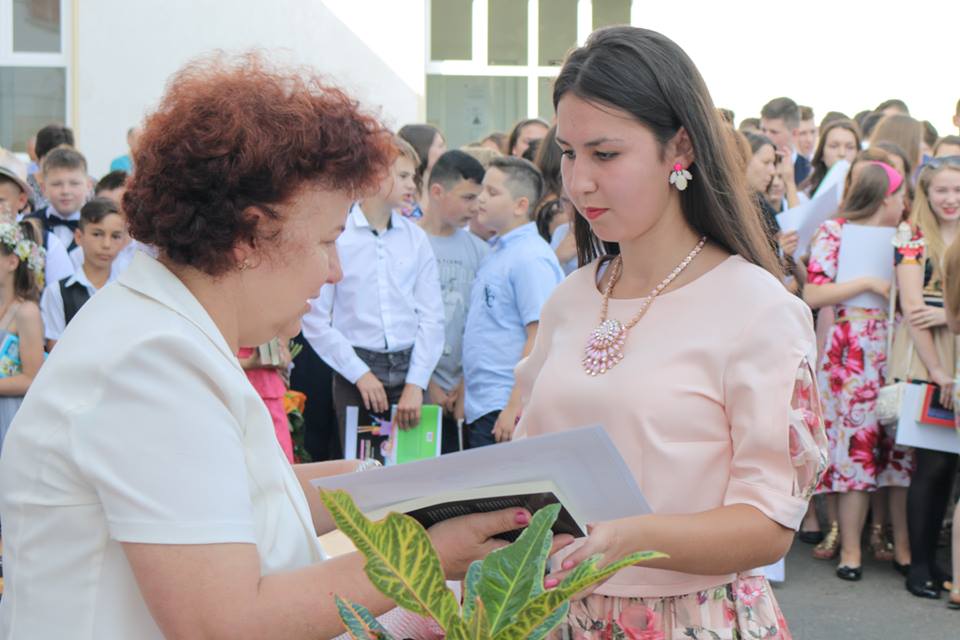 Mențiune pentru o elevă din Oaș la Olimpiada de Economic și Alimentație Publică