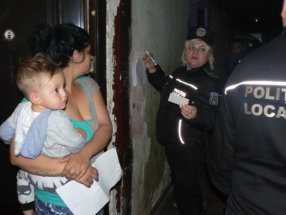 FOTOGALERIE. RAZIE la SÂNGE pe Ostrovului. Aproape 40 de persoane, EVACUATE