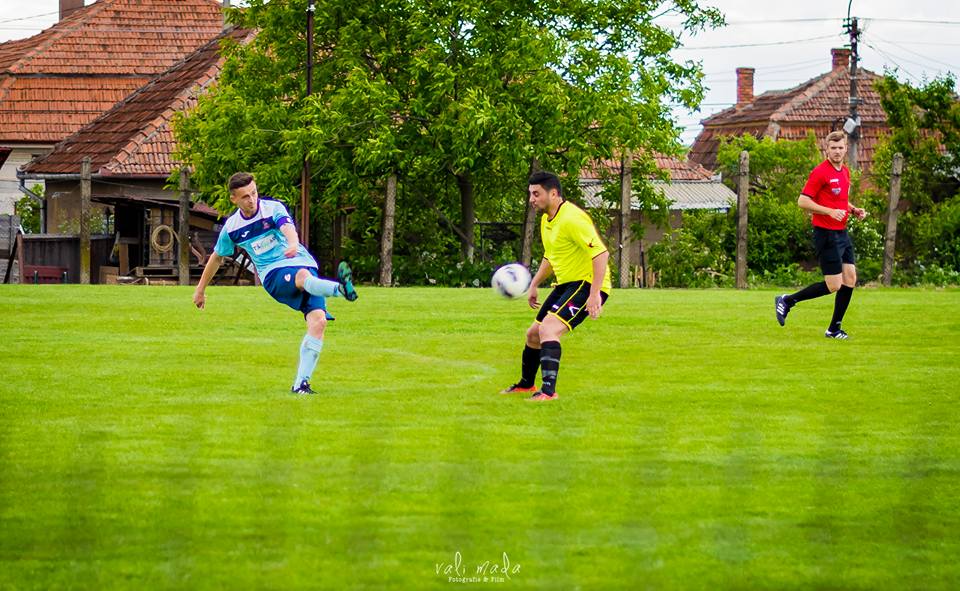 Unirea Tășnad, trei puncte de aur la Mediaș