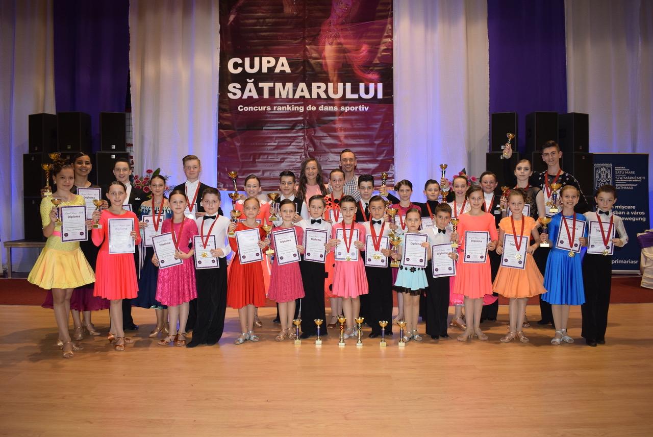 Loga Dance School, cu 15 perechi pe podium la Cupa Sătmarului