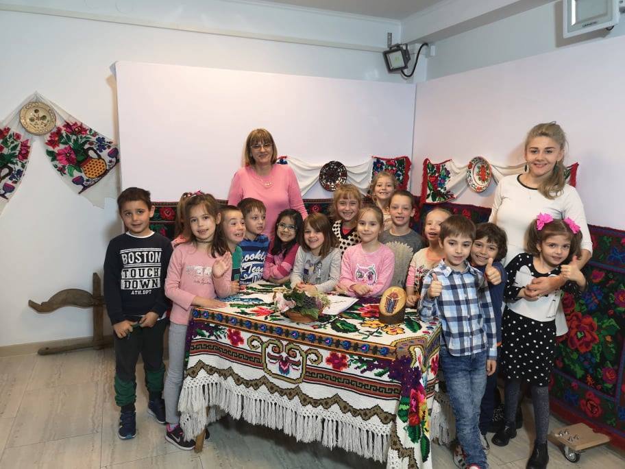 Micuții Liceului de Arte “Aurel Popp”,  în vizită la Nord Vest TV