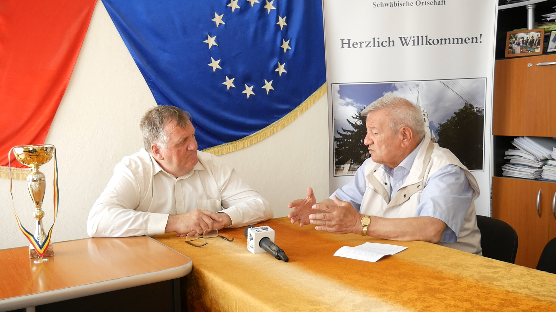 Primarul şi preotul din Beltiug - la unison!