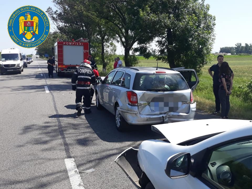 FOTOGALERIE. ACCIDENT în lanț. Trei mașini IMPLICATE