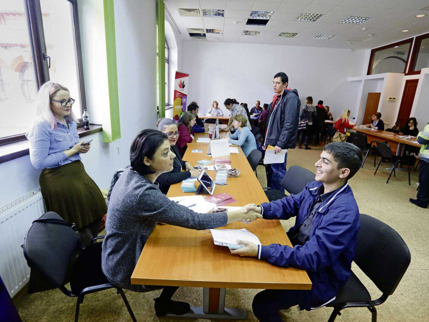 Stimulente pentru angajarea elevilor şi studenţilor pe perioada vacanţei