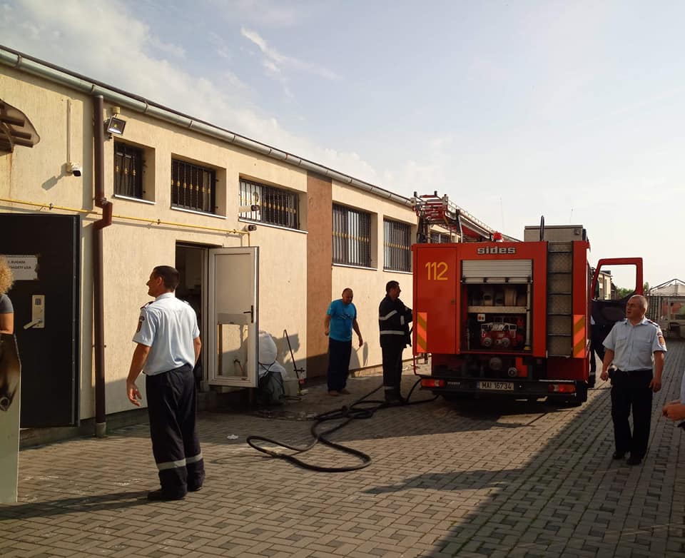 Incendiu la o bijuterie din județ