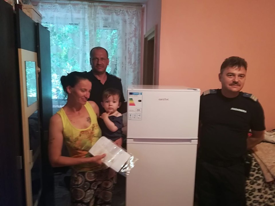 Gest umanitar făcut de jandarmii sătmăreni