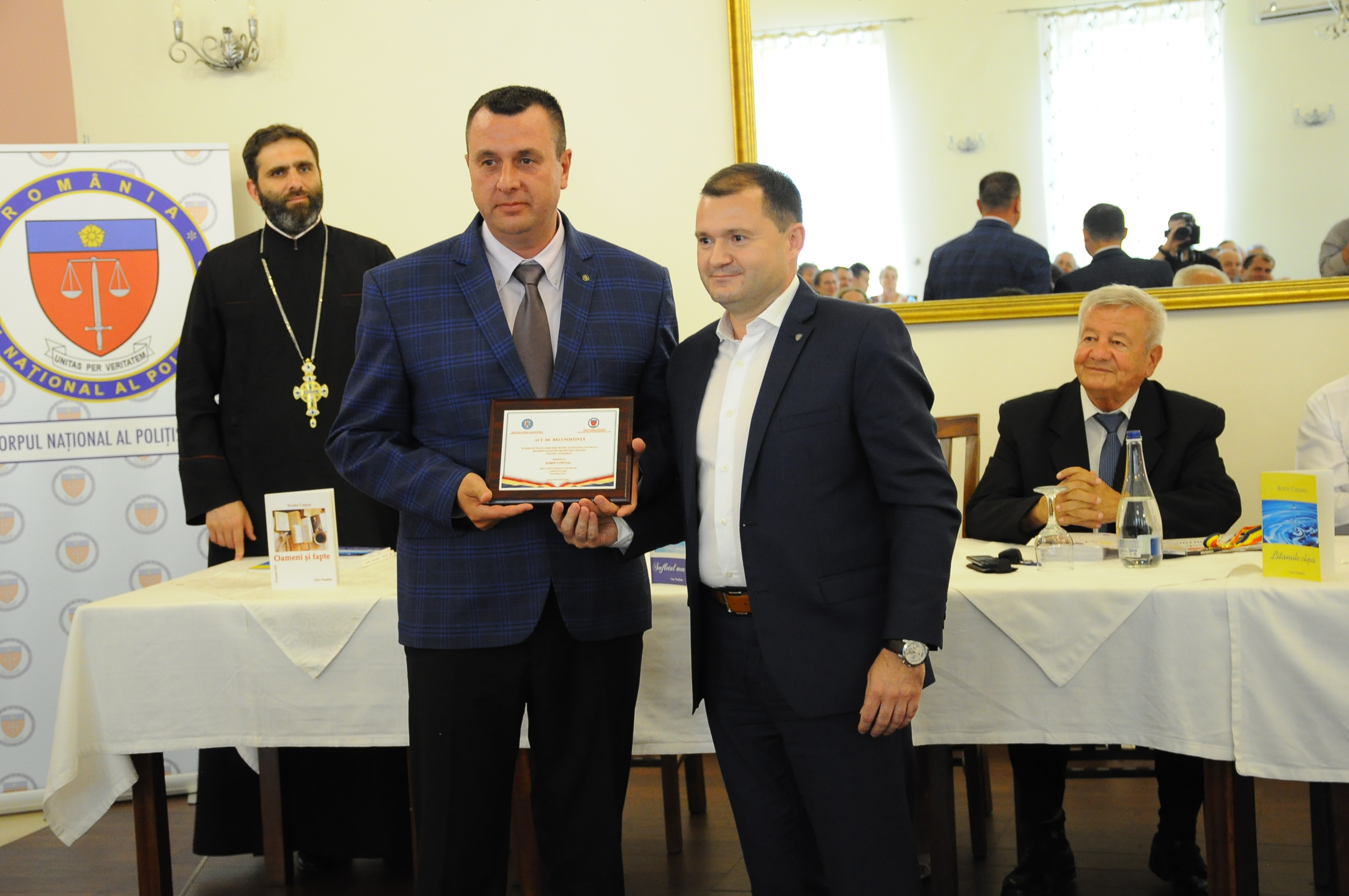 Dublă lansare de: polițistul Sorin Copceac: “Litaniile clipei”; profesorul Teodor Curpaș: “Sufletul meu alb”