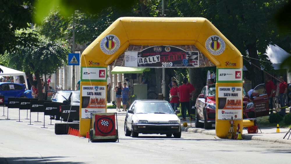 Căldură mare și motoare încinse la maxim pe circuitul de la Carei