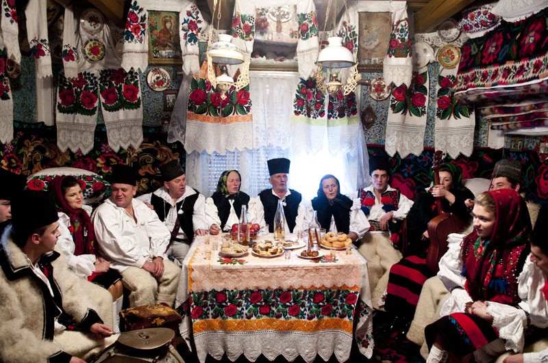 Maramureşul istoric, Ţara Oaşului, Ţara Codrului şi Ţara Lăpuşului, zone unde încă tradiţiile strămoşeşti sunt păstrate cu sfinţenie