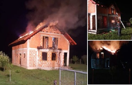 FOTOGALERIE. Casă LOVITĂ de TRĂZNET în județ. Pompierii au INTERVENIT rapid