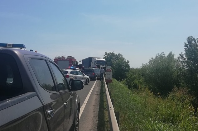 FOTO. ACCIDENT CUMPLIT. Cinci VICTIME. Una ÎNCARCERATĂ