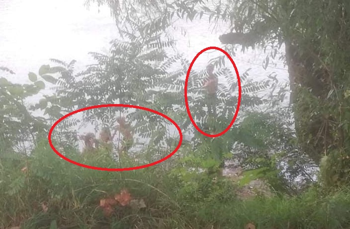 FOTO. INCONŞTIENŢĂ TOTALĂ!!! Copii NESUPRAVEGHEAŢI se SCALDĂ în Someş