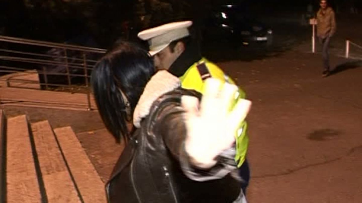 OBRAZNICIE. OȘANCĂ cu un TUPEU INCREDIBIL. A fost REȚINUTĂ de polițiști