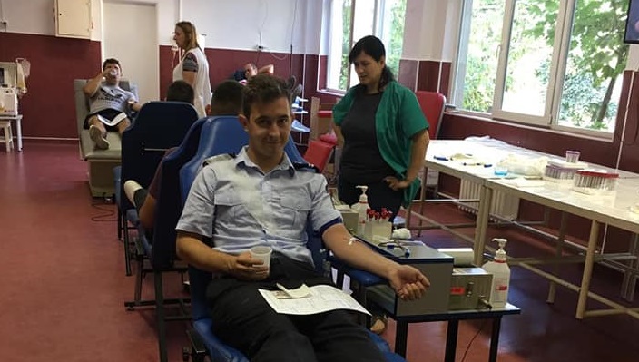 ONOARE ŞI RESPECT. Pompierii și voluntarii din cadrul ISU Satu Mare au donat SÂNGE pentru a SALVA VIEŢI